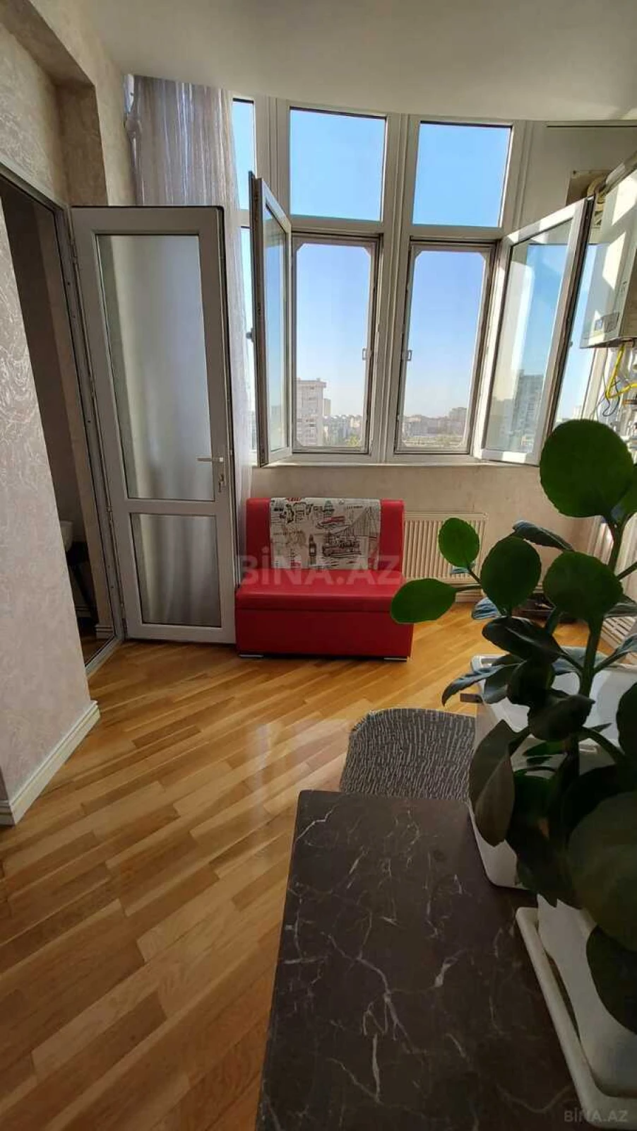Satılır 3 otaqlı mənzil 165 m²