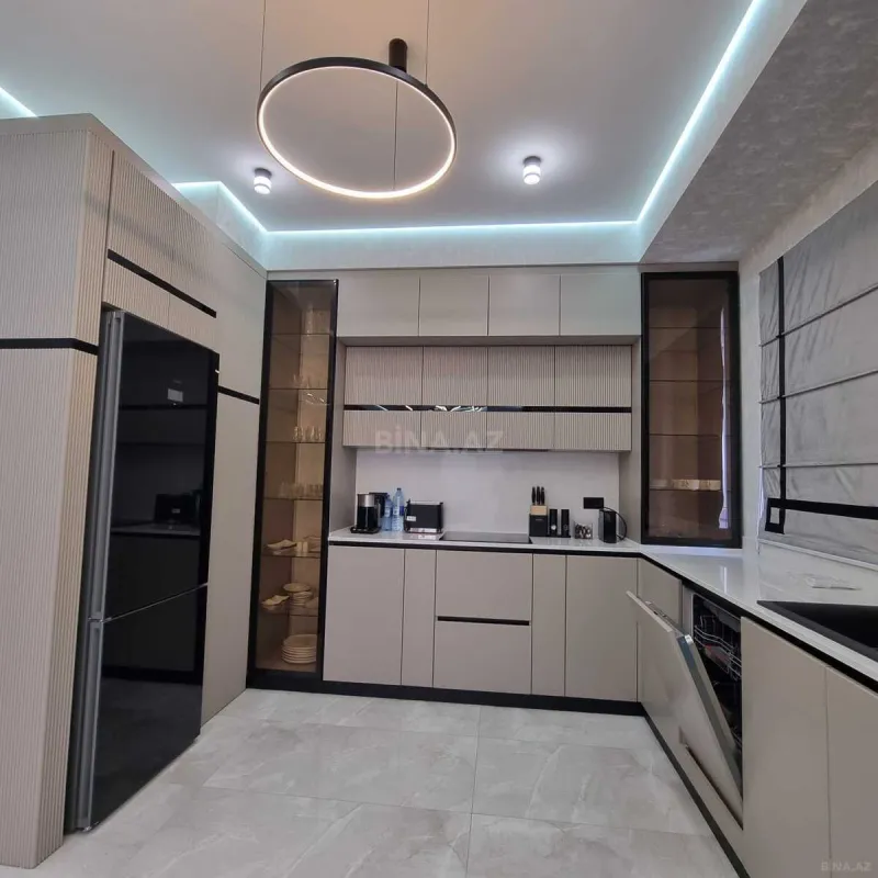 Kirayə verilir 3 otaqlı mənzil 130 m²