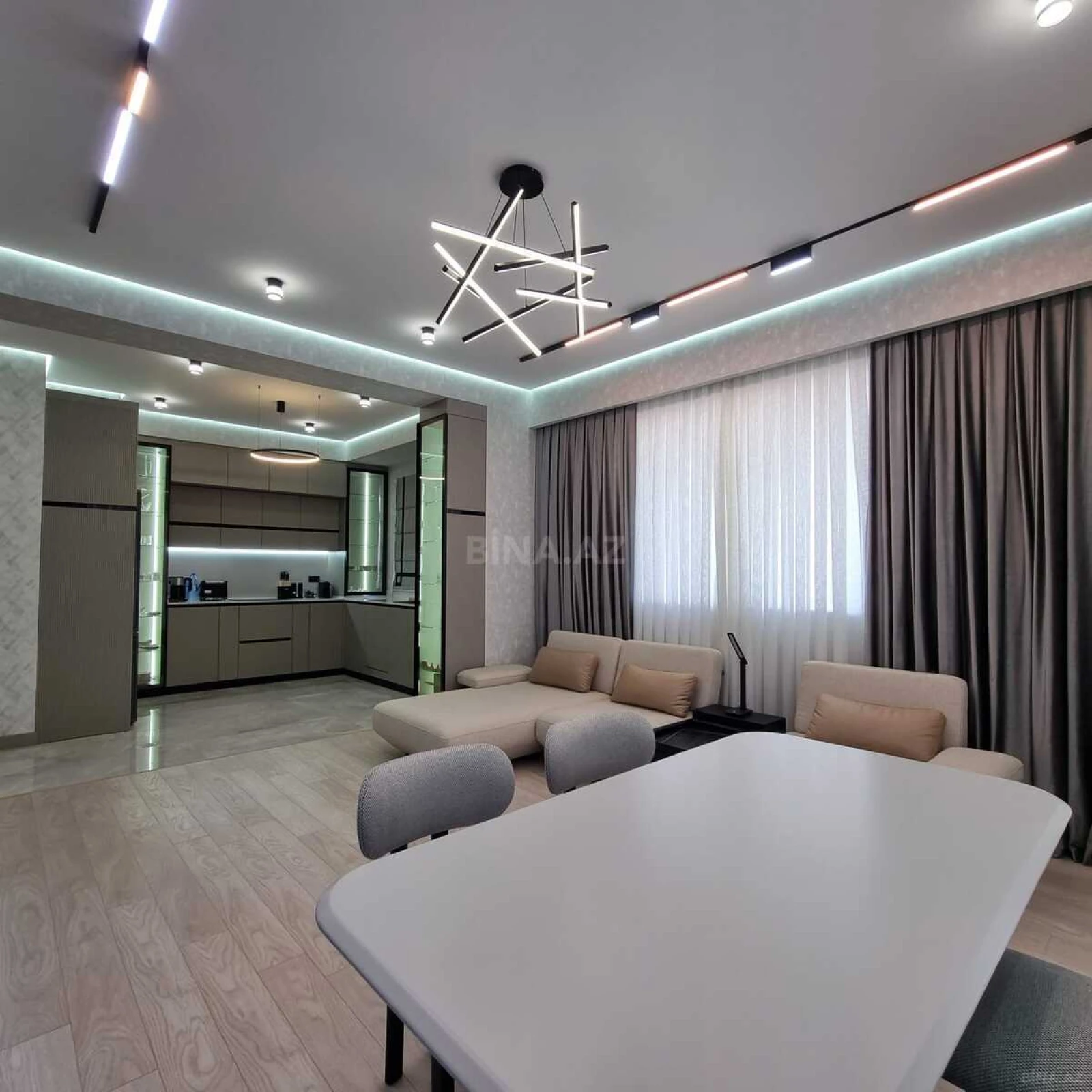 Kirayə verilir 3 otaqlı mənzil 130 m²