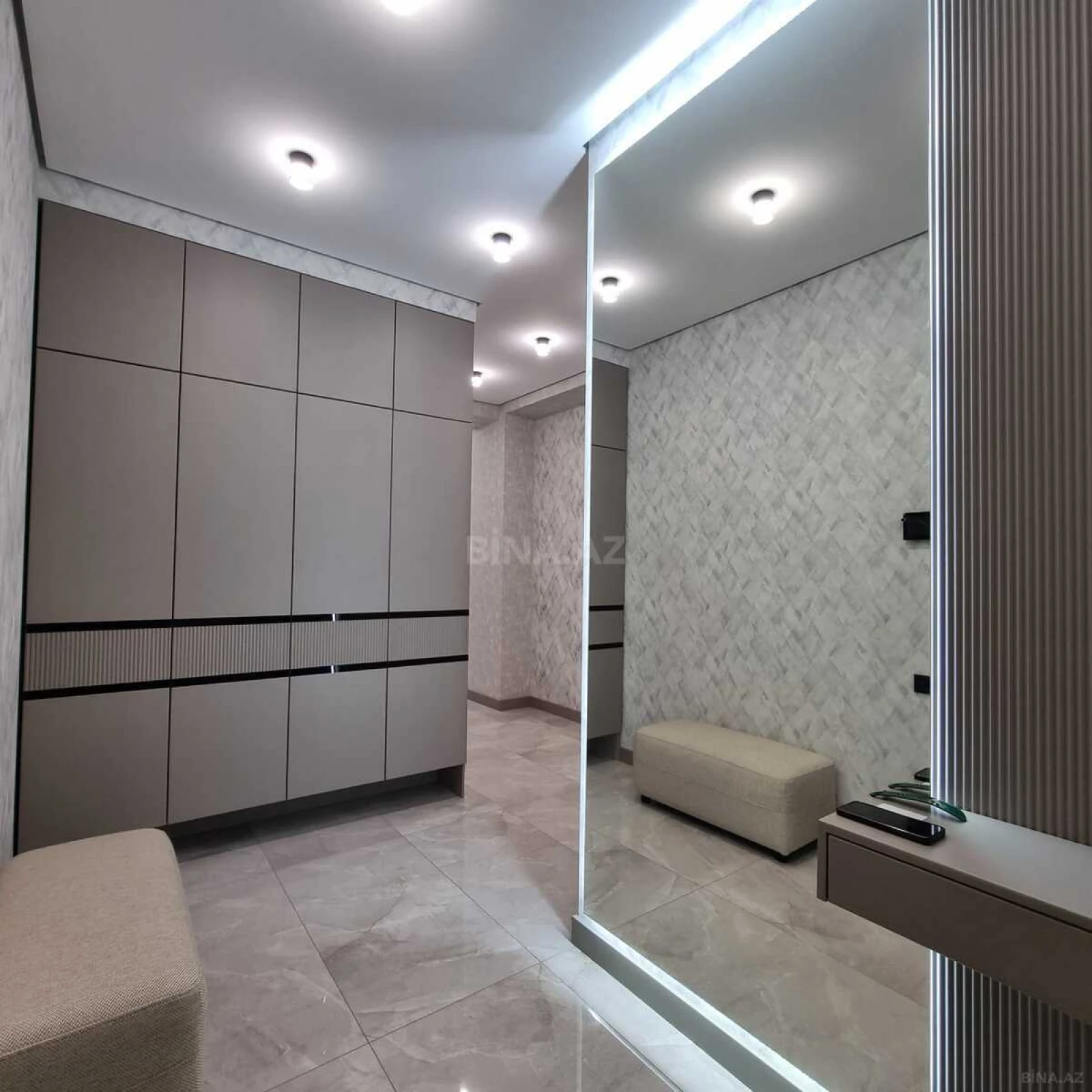 Kirayə verilir 3 otaqlı mənzil 130 m²