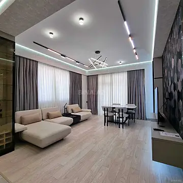Kirayə verilir 3 otaqlı mənzil 130 m²