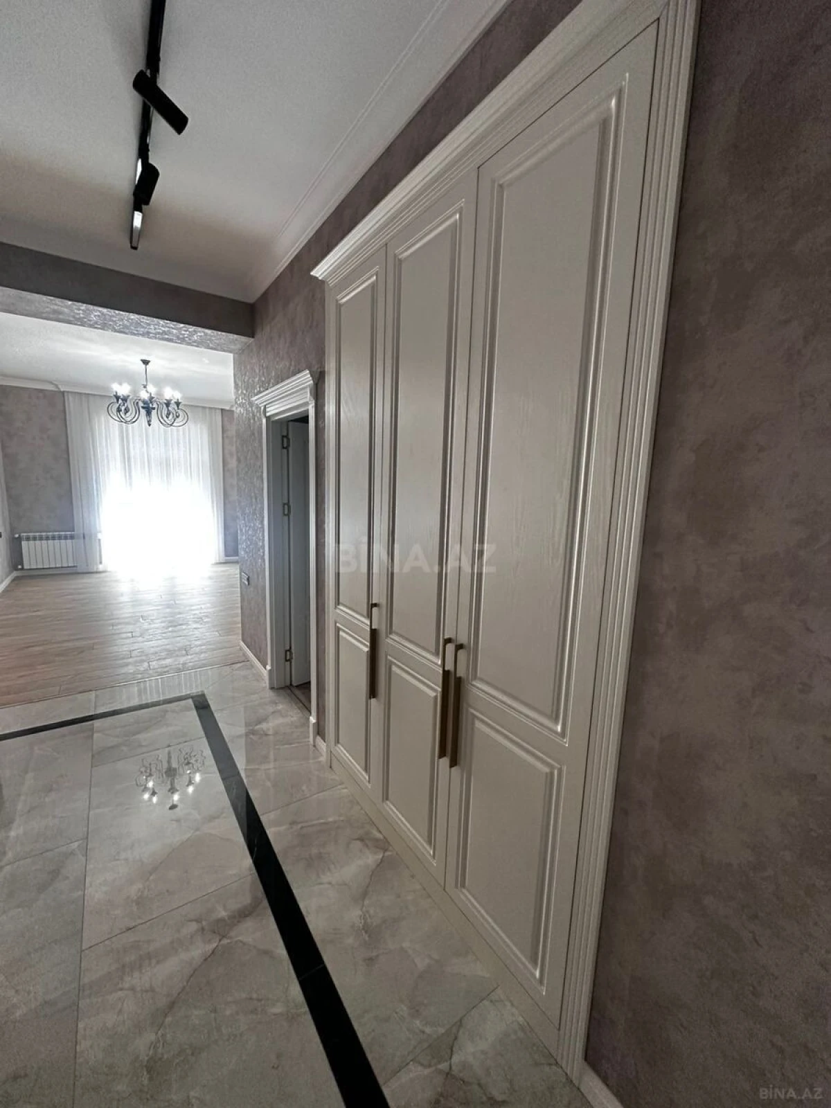 Kirayə verilir 3 otaqlı mənzil 140 m²