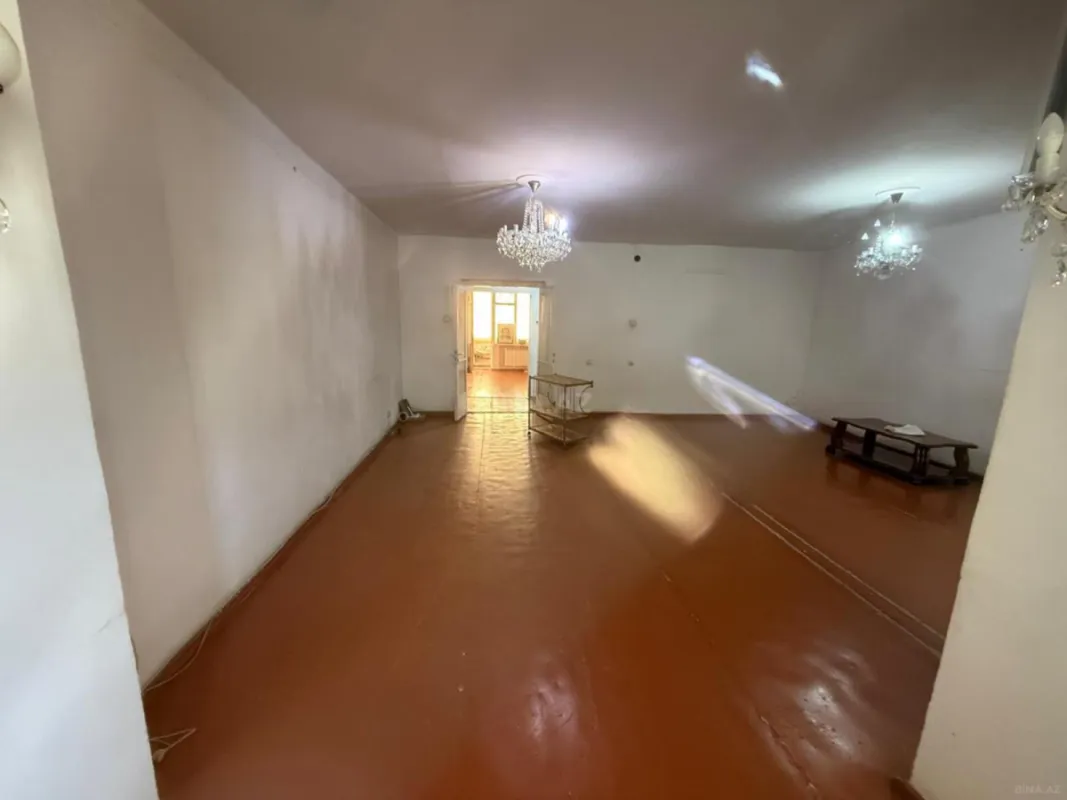 Satılır 5 otaqlı mənzil 110 m²