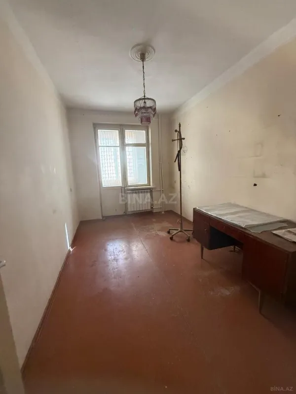 Satılır 5 otaqlı mənzil 110 m²
