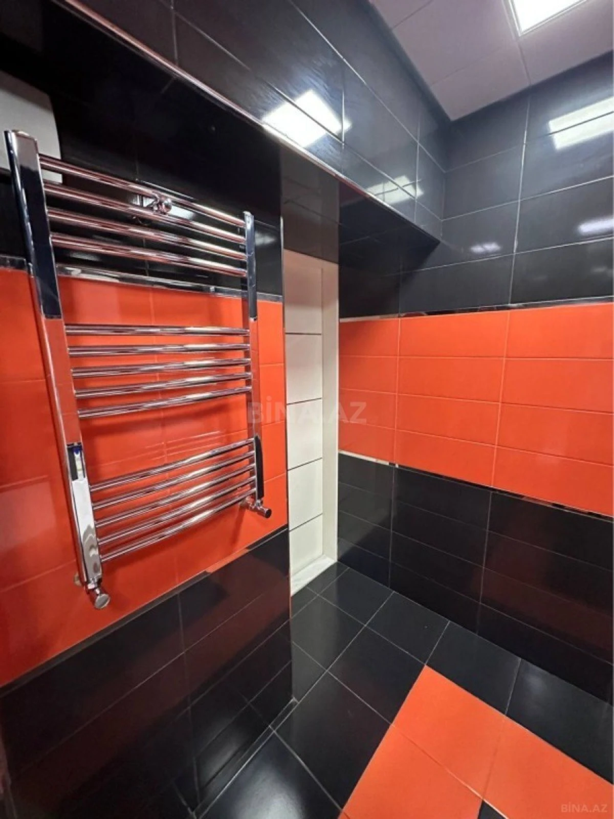 Satılır 2 otaqlı mənzil 105 m²