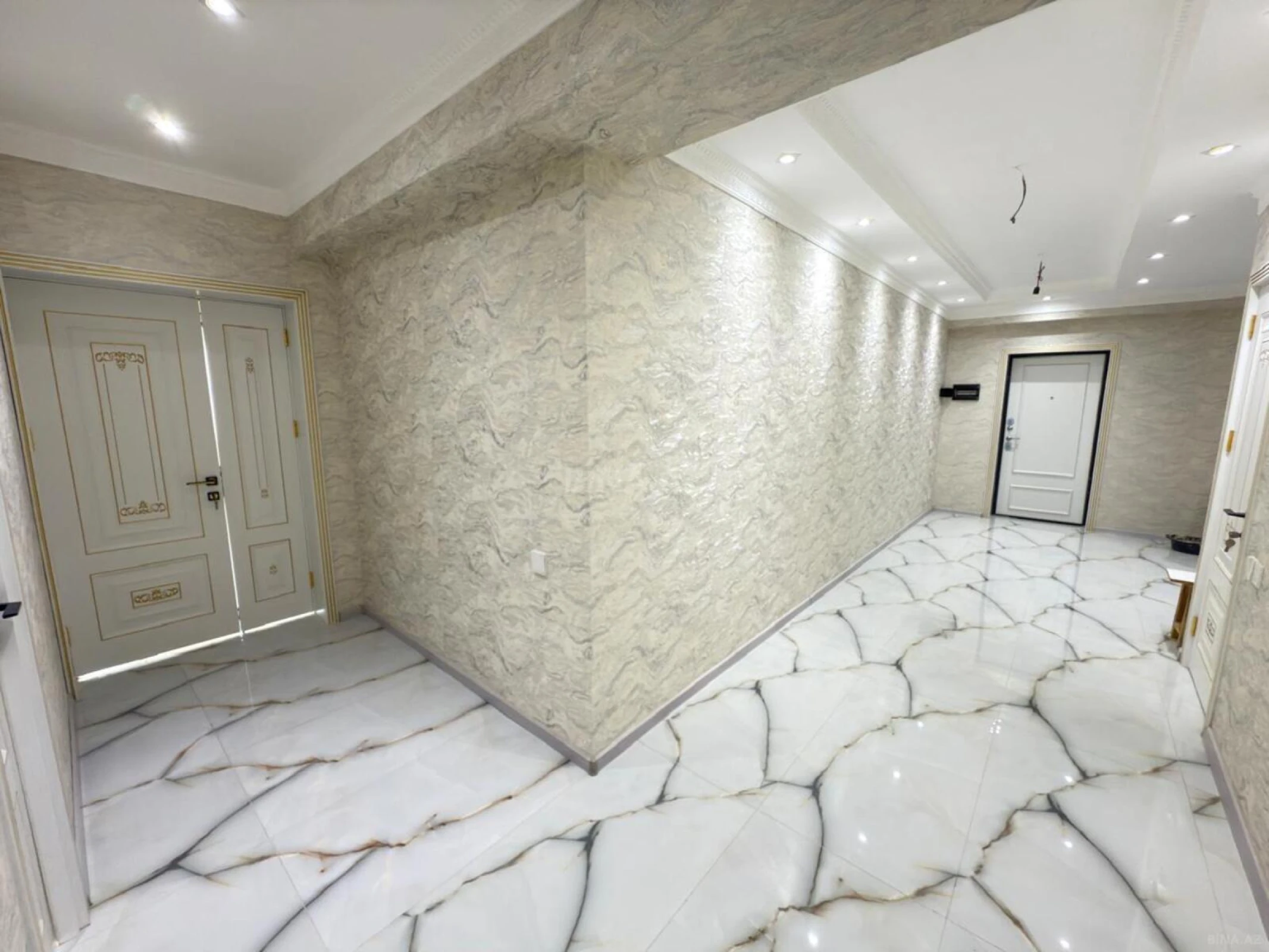 Satılır 3 otaqlı mənzil 120 m²