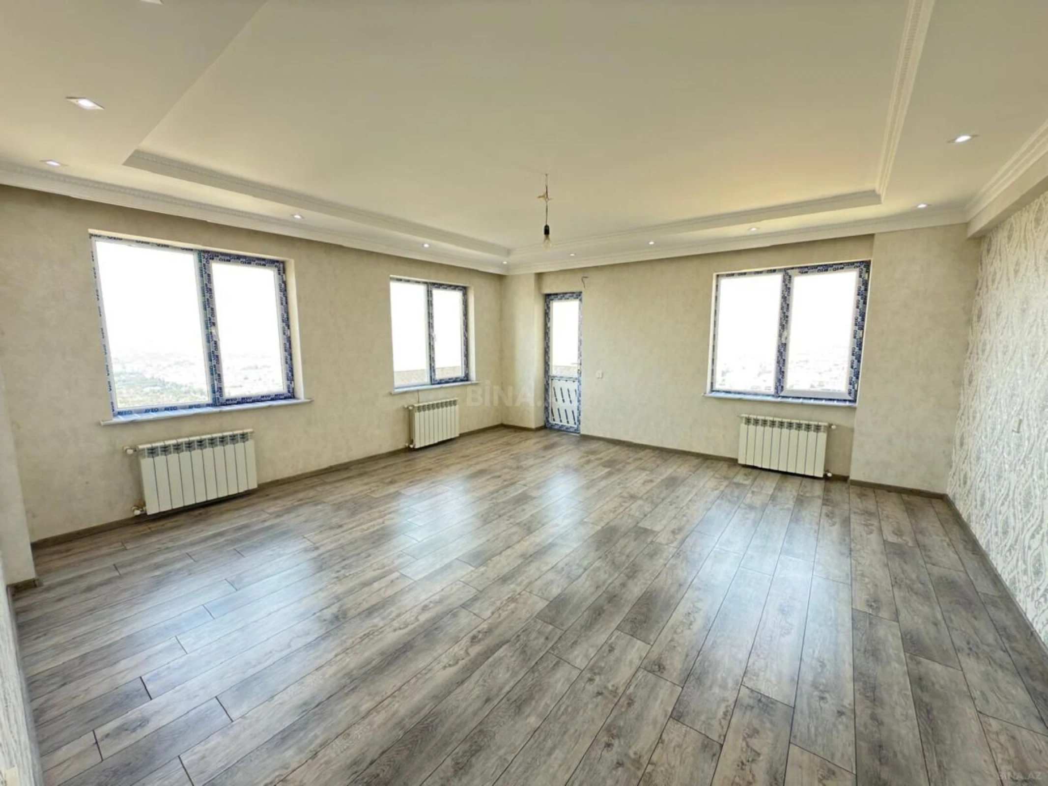 Satılır 3 otaqlı mənzil 120 m²