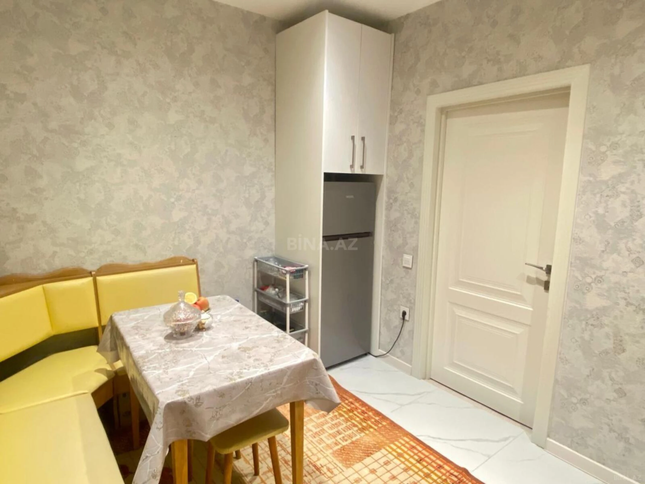 Kirayə verilir 2 otaqlı mənzil 75 m²
