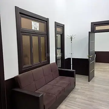 Satılır 3 otaqlı ofis 54 m²