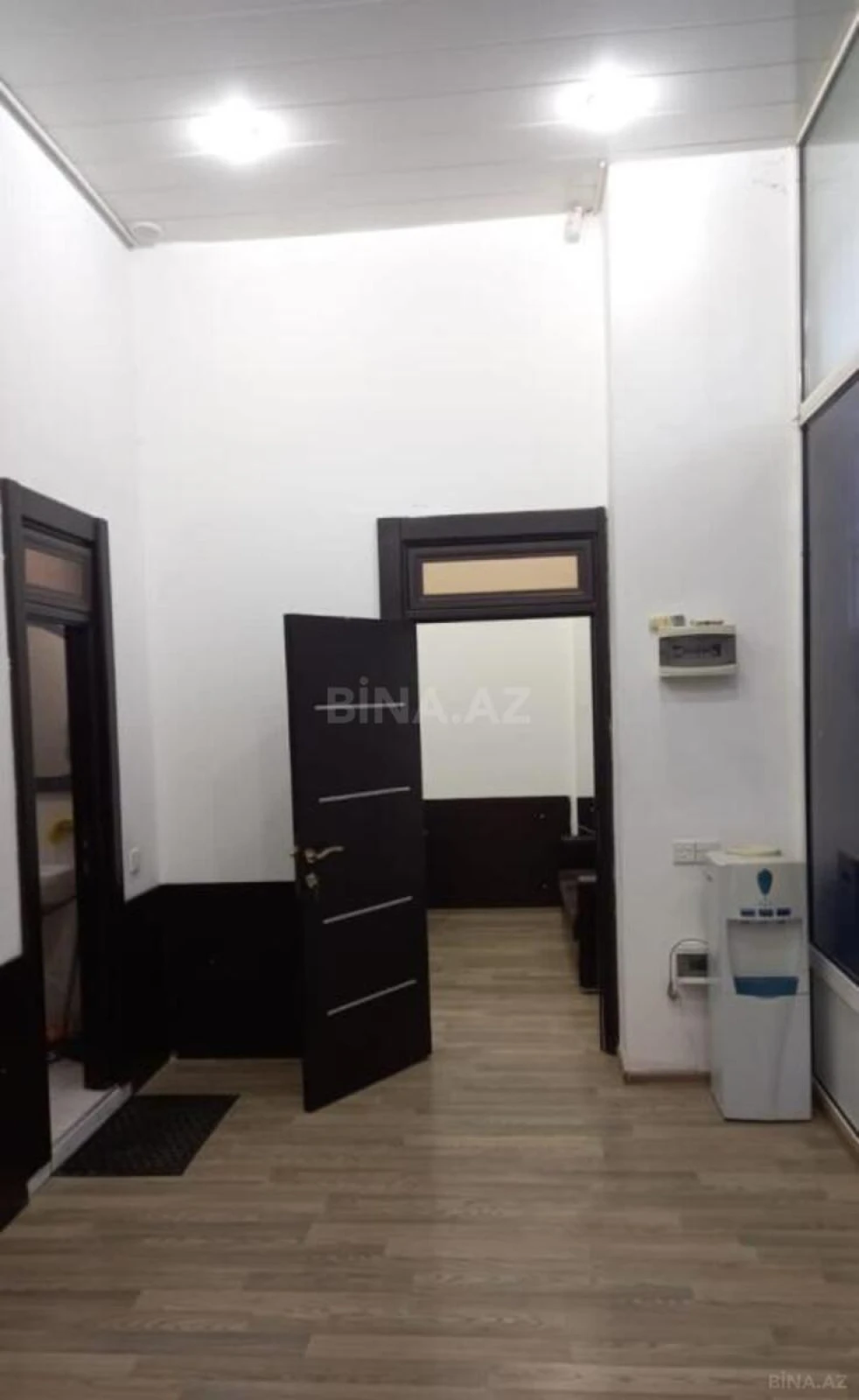 Satılır 3 otaqlı ofis 54 m²