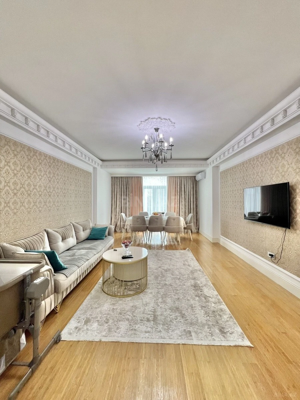 Satılır 2 otaqlı mənzil 111 m²