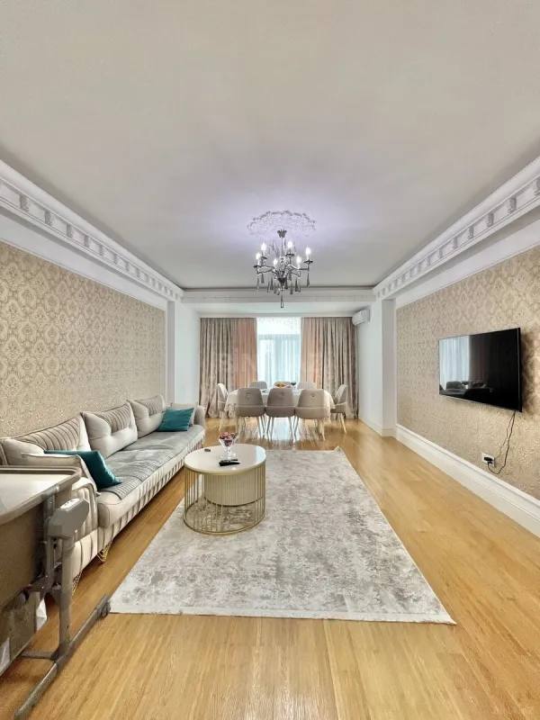 Satılır 2 otaqlı mənzil 111 m²