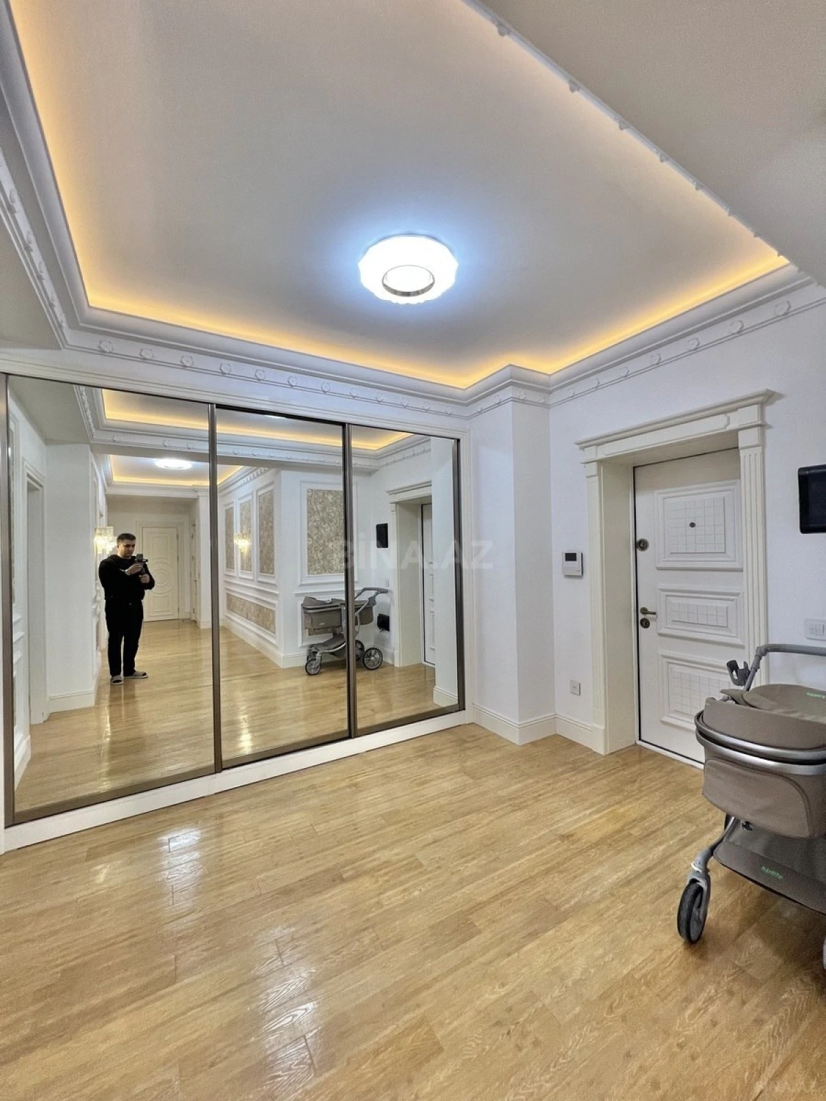 Satılır 2 otaqlı mənzil 111 m²