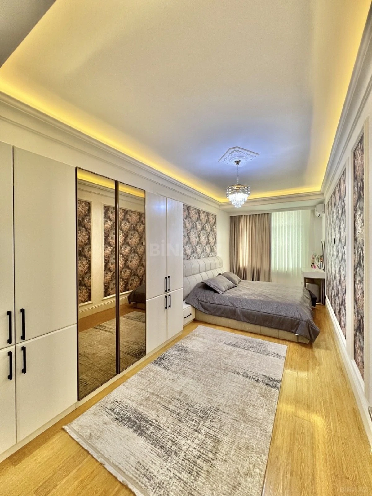 Satılır 2 otaqlı mənzil 111 m²
