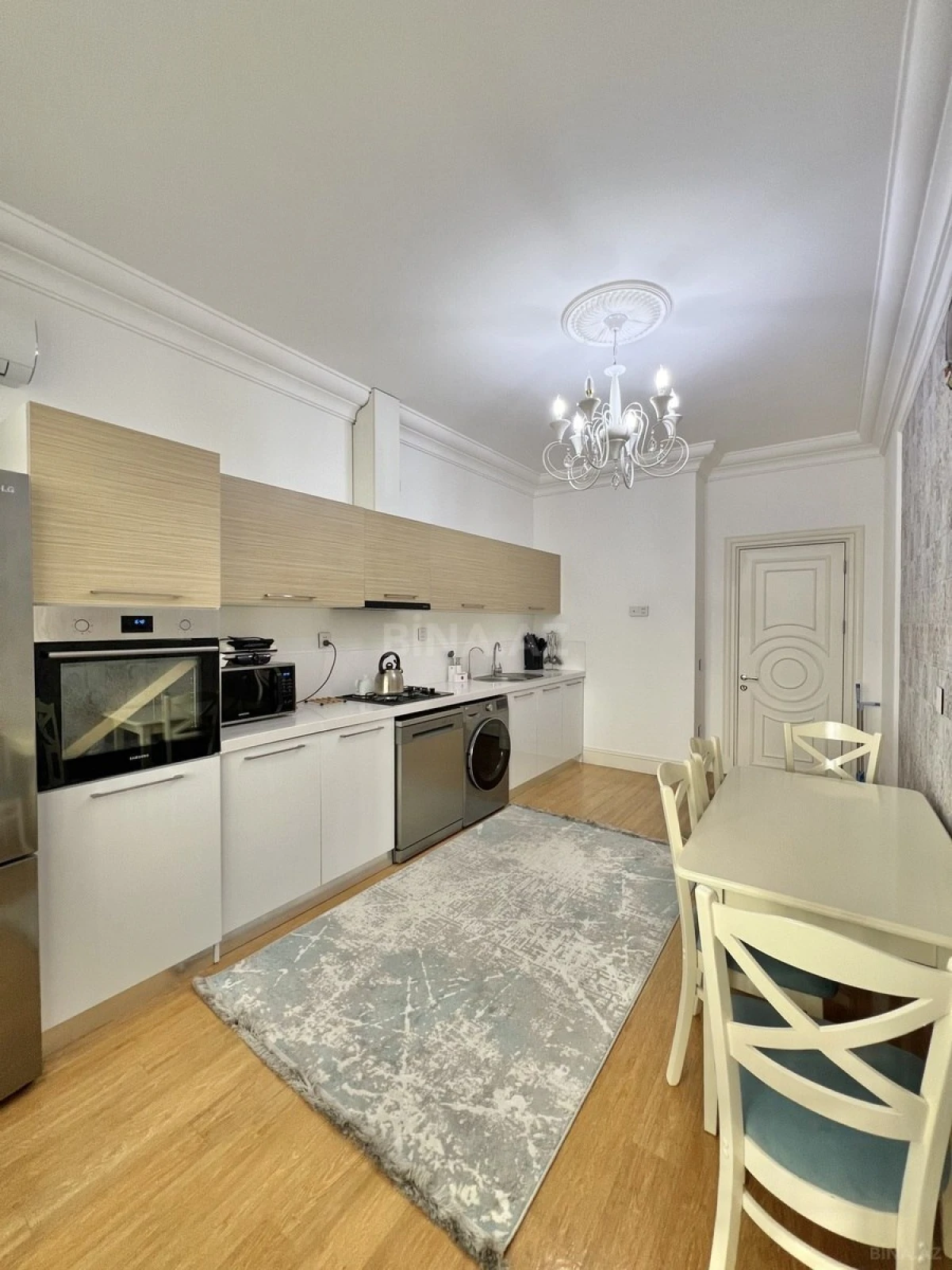 Satılır 2 otaqlı mənzil 111 m²