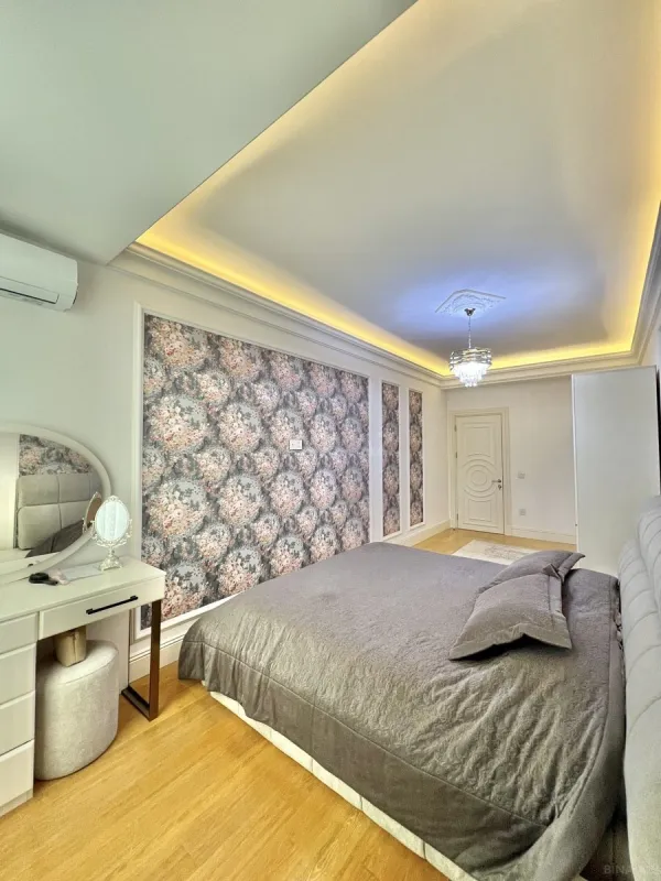 Satılır 2 otaqlı mənzil 111 m²