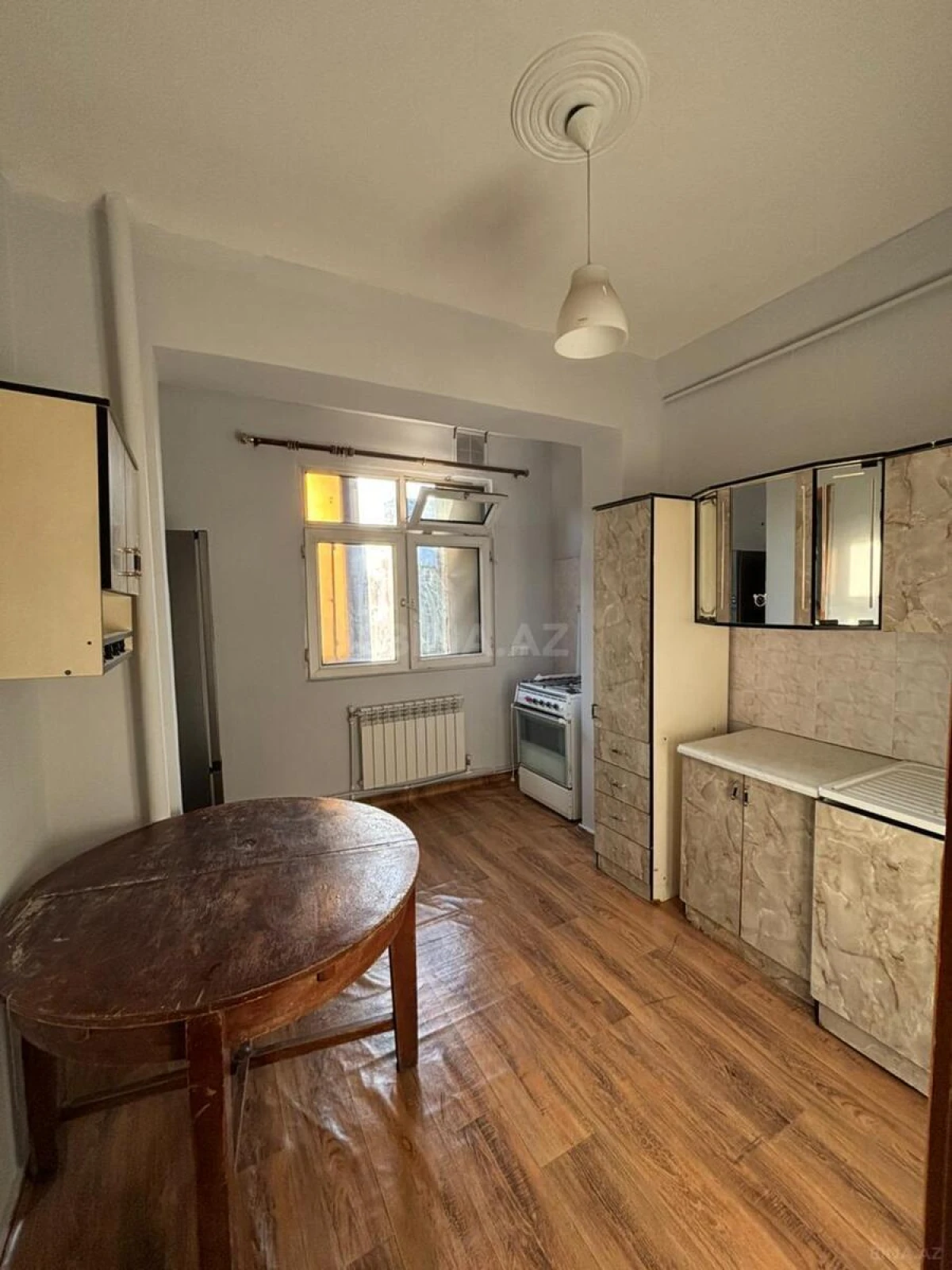 Kirayə verilir 2 otaqlı mənzil 83 m²