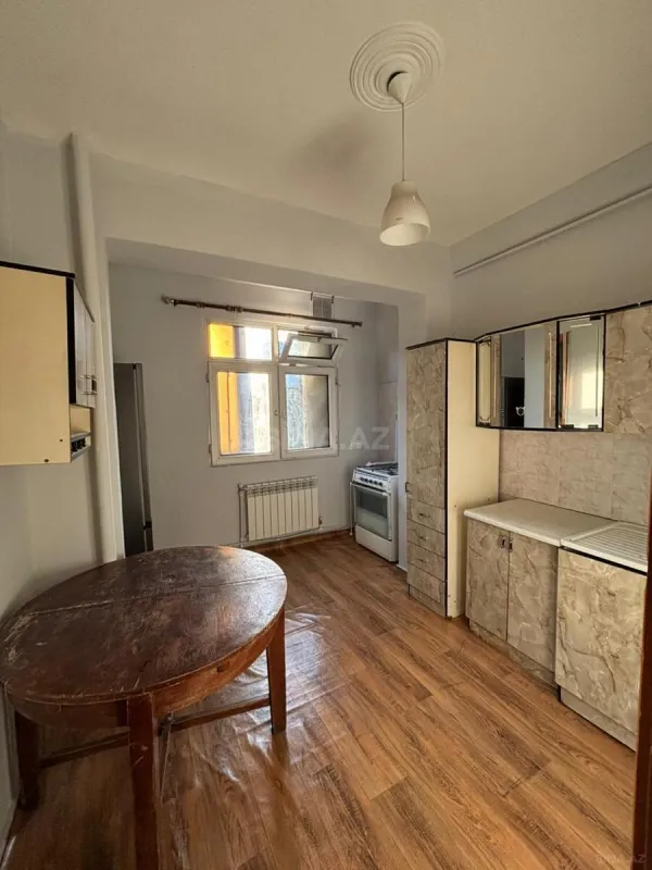 Kirayə verilir 2 otaqlı mənzil 83 m²