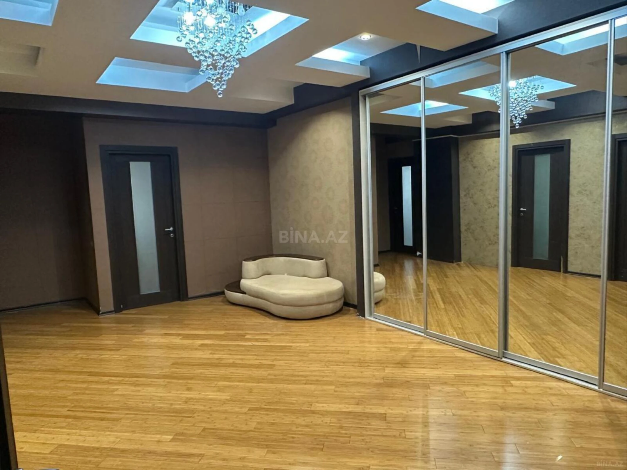 Satılır 3 otaqlı mənzil 170 m²