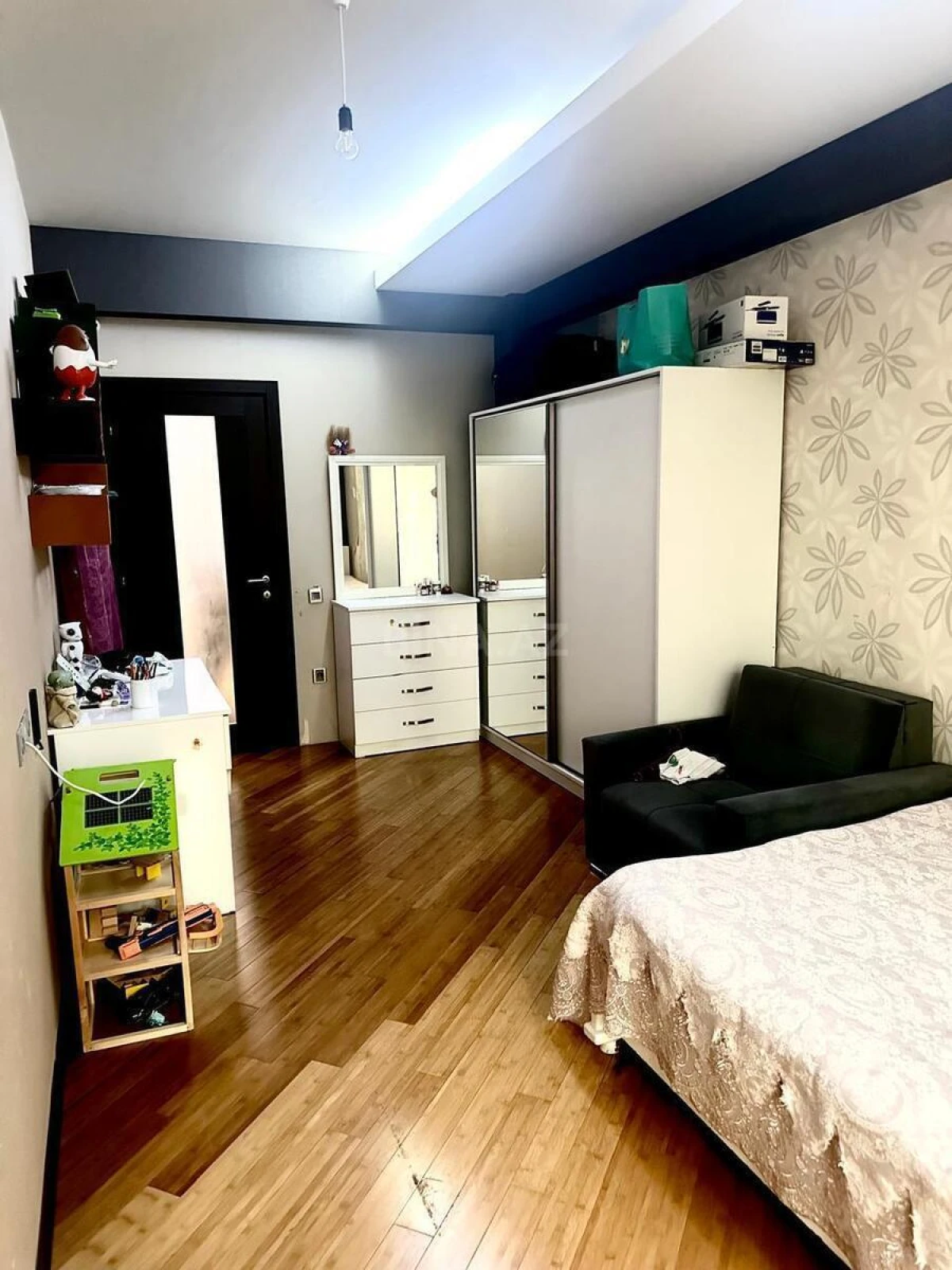 Satılır 3 otaqlı mənzil 170 m²