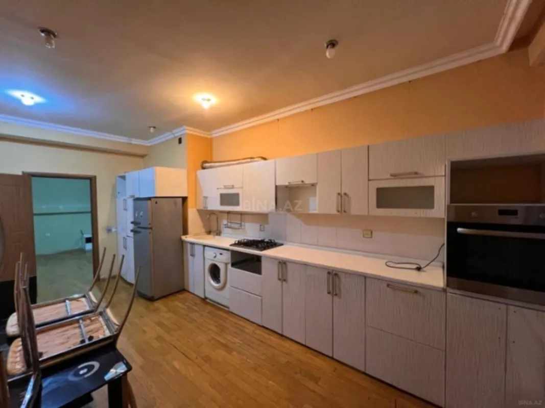 Satılır 3 otaqlı mənzil 140 m²