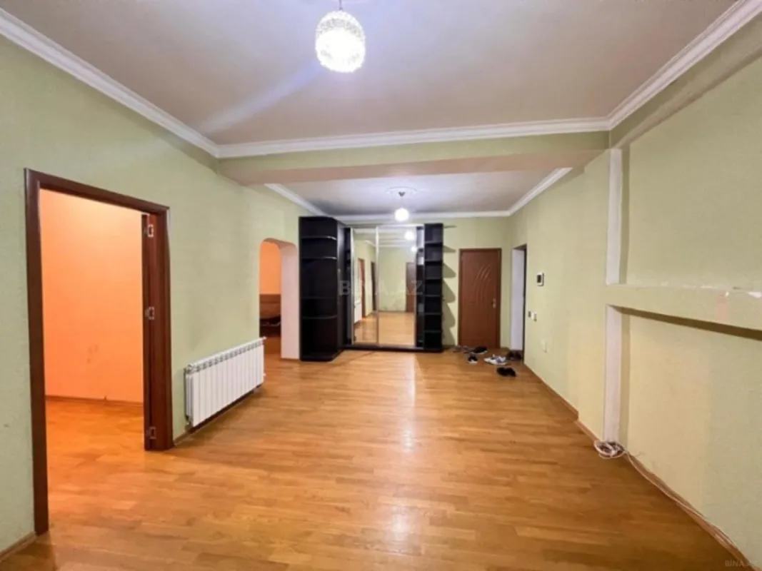 Satılır 3 otaqlı mənzil 140 m²