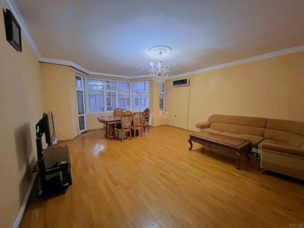 Satılır 3 otaqlı mənzil 140 m²