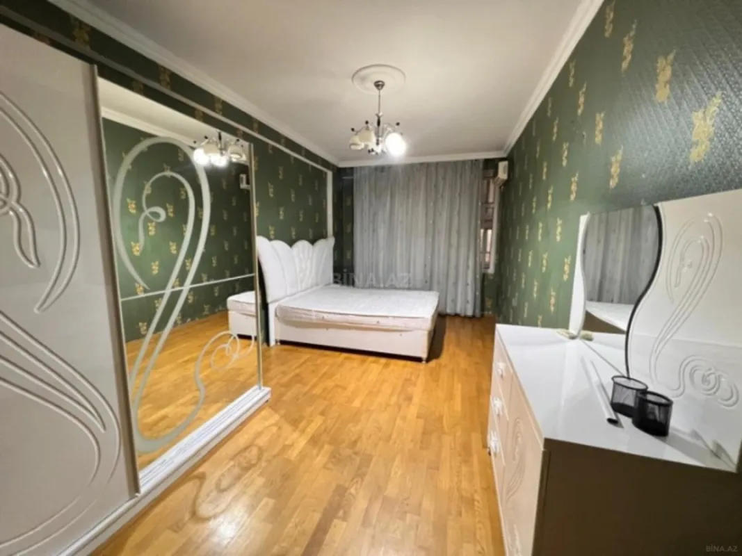 Satılır 3 otaqlı mənzil 140 m²