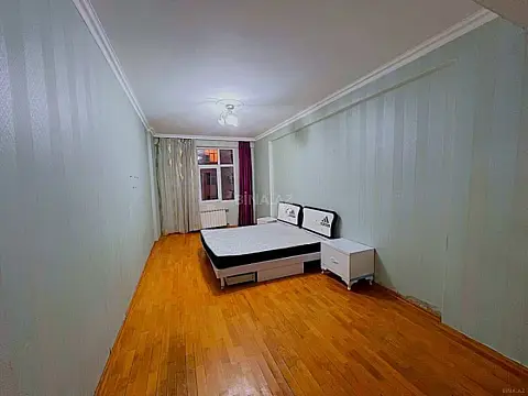 Satılır 3 otaqlı mənzil 140 m²