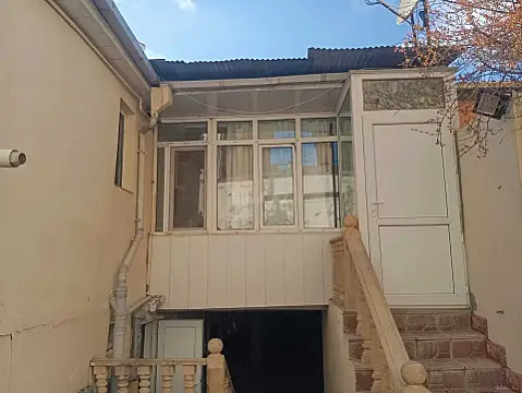 Satılır 6 otaqlı həyət evi 230 m²