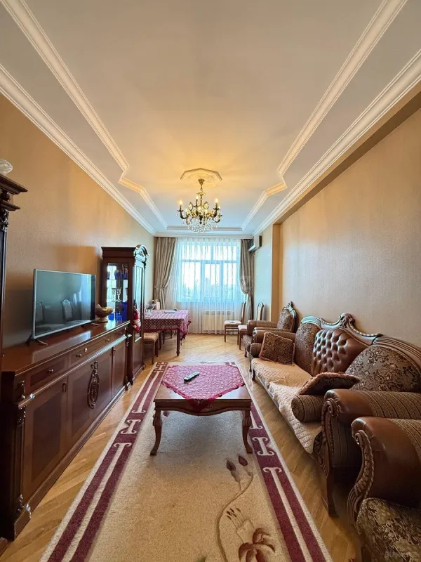 Satılır 3 otaqlı mənzil 108 m²