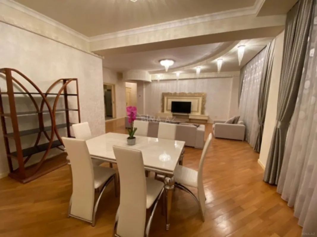 Kirayə verilir 5 otaqlı mənzil 200 m²