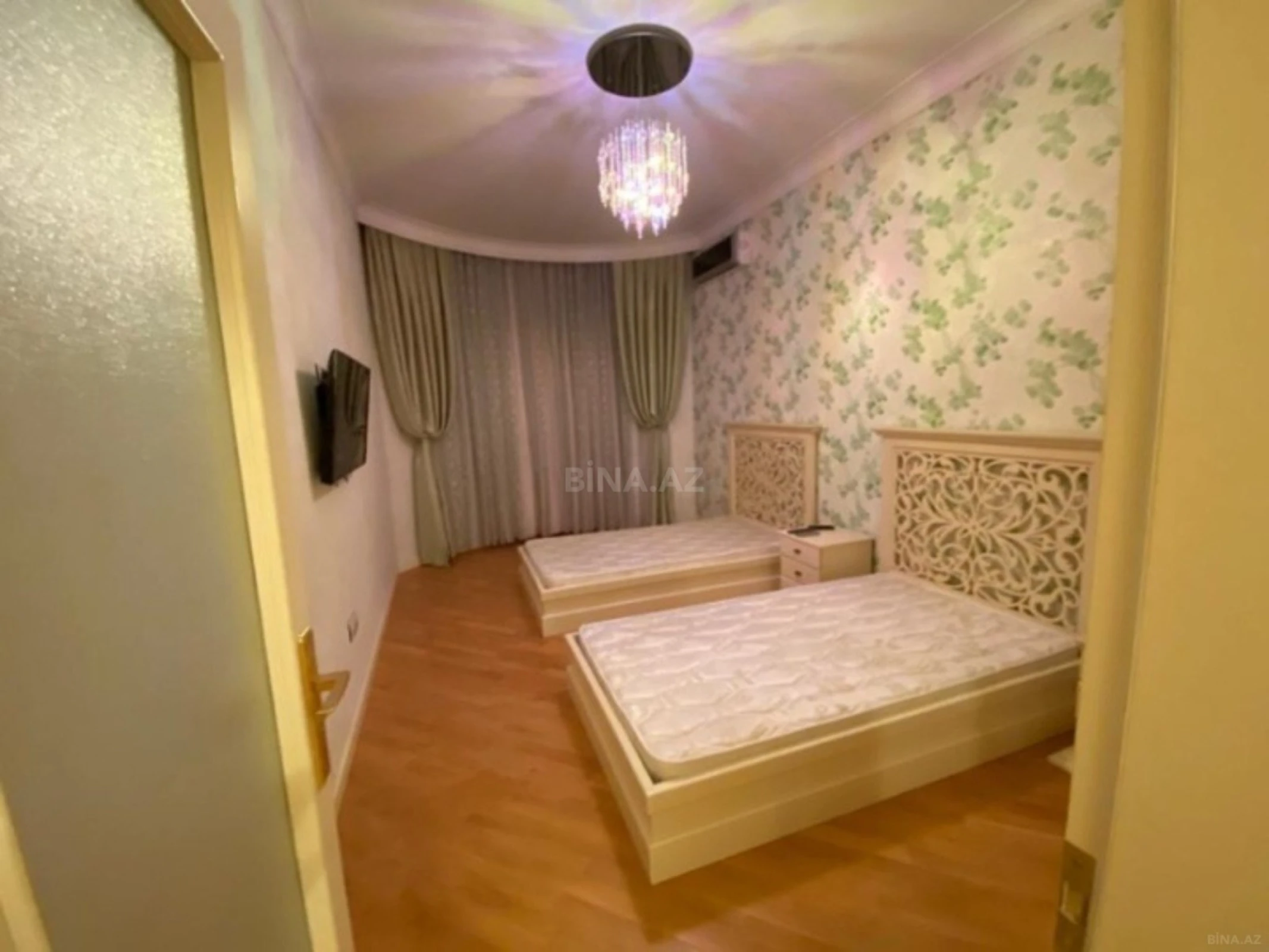 Kirayə verilir 5 otaqlı mənzil 200 m²