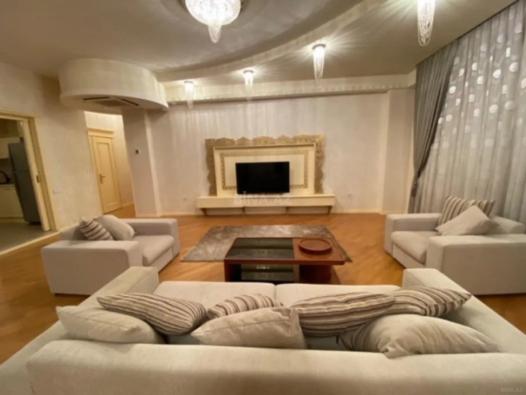 Kirayə verilir 5 otaqlı mənzil 200 m²