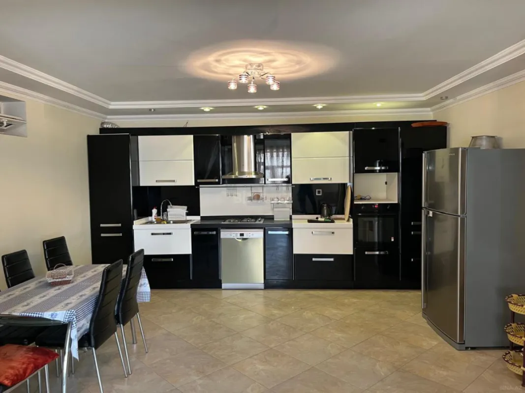 Kirayə verilir 6 otaqlı həyət evi 420 m²