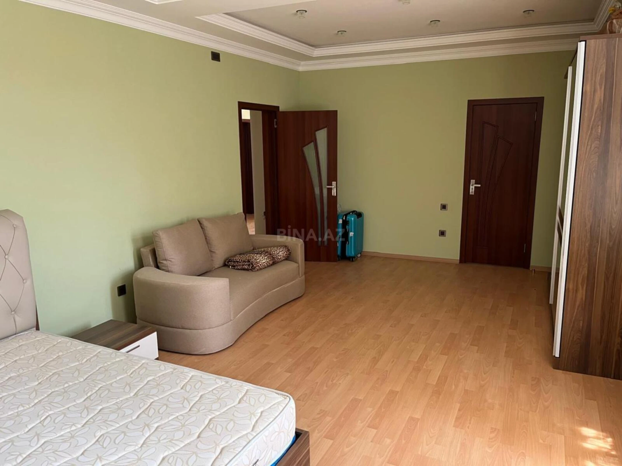 Kirayə verilir 6 otaqlı həyət evi 420 m²