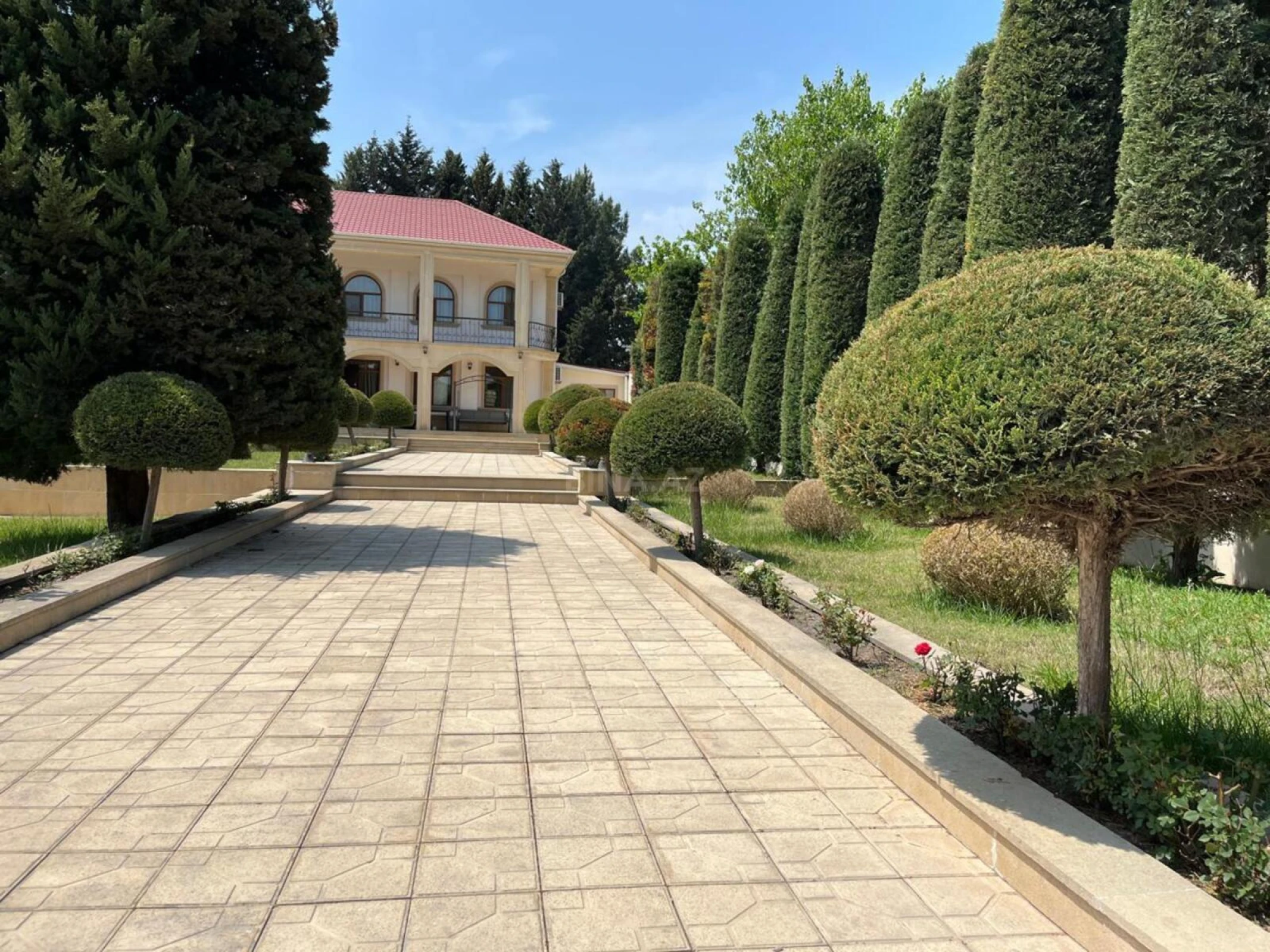 Kirayə verilir 6 otaqlı həyət evi 420 m²