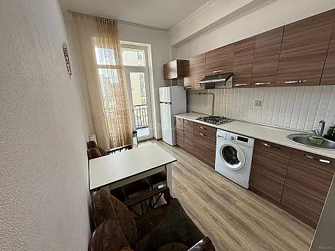 Kirayə verilir 2 otaqlı mənzil 80 m²