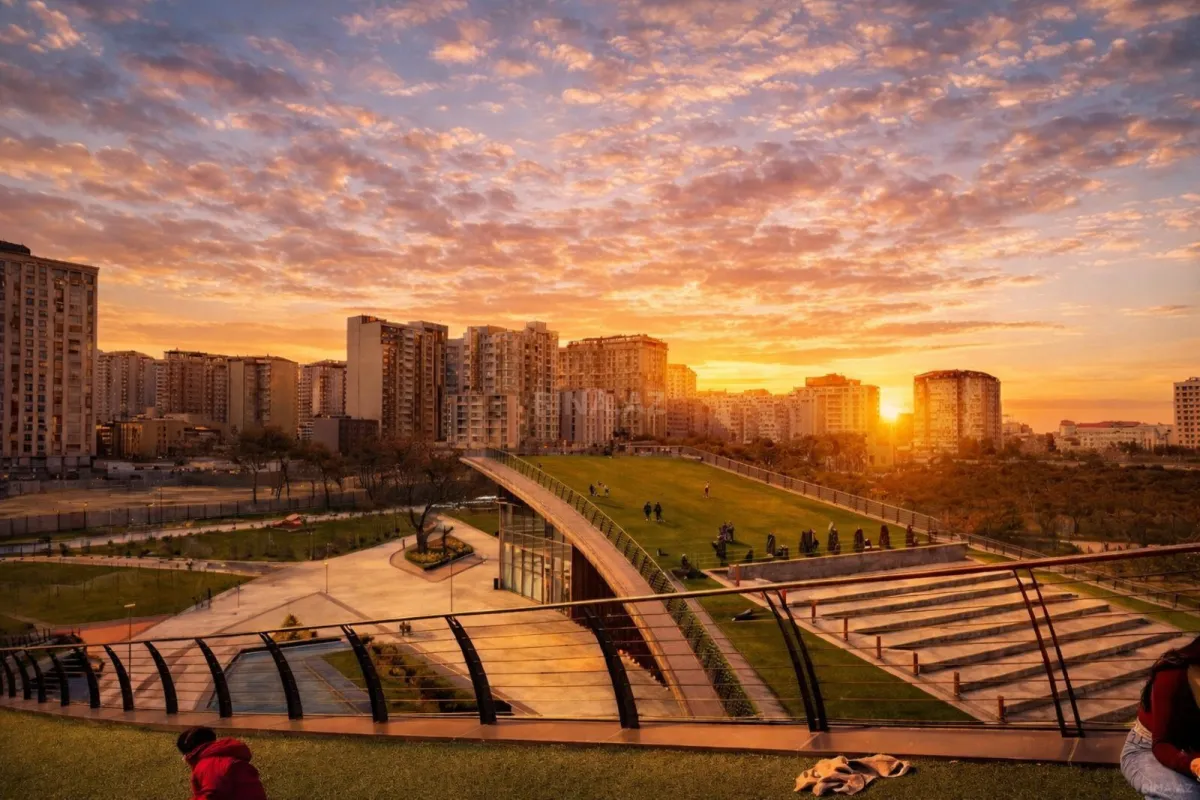 Satılır 4 otaqlı mənzil 170 m²