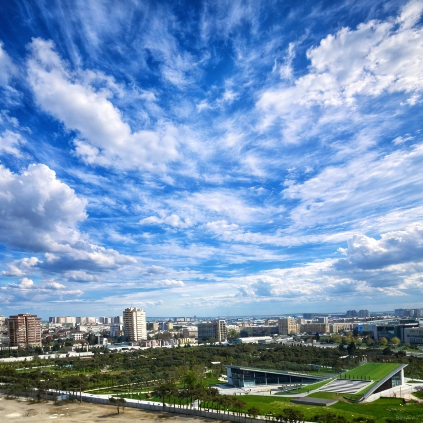 Satılır 4 otaqlı mənzil 170 m²