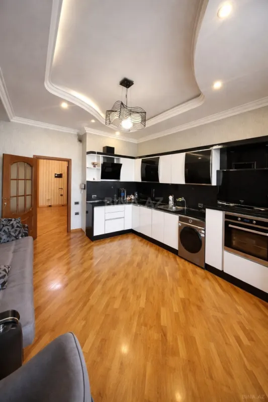 Satılır 4 otaqlı mənzil 170 m²