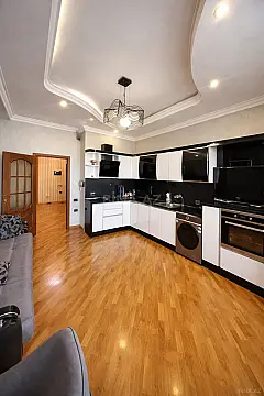 Satılır 4 otaqlı mənzil 170 m²