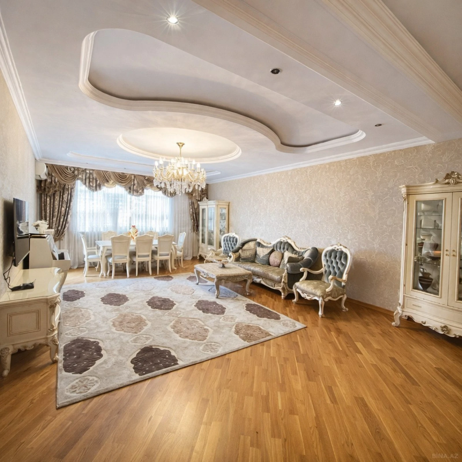 Satılır 4 otaqlı mənzil 170 m²