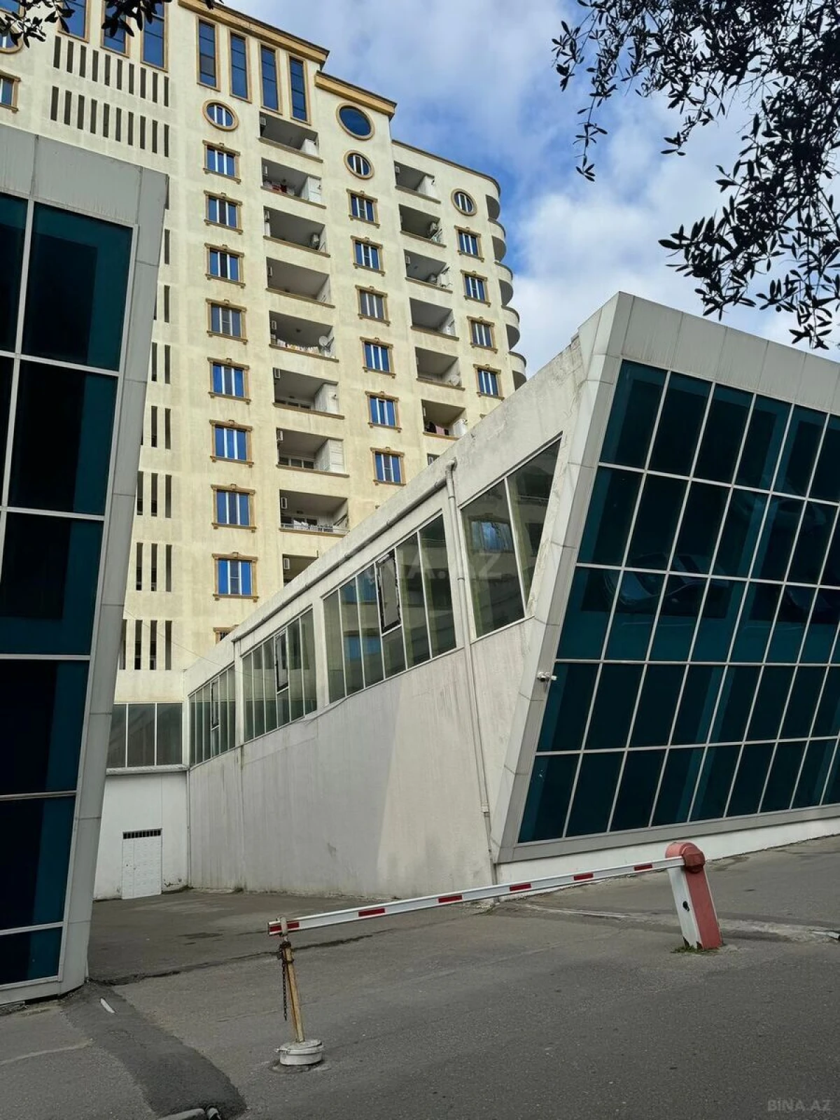 Satılır 3 otaqlı mənzil 98 m²