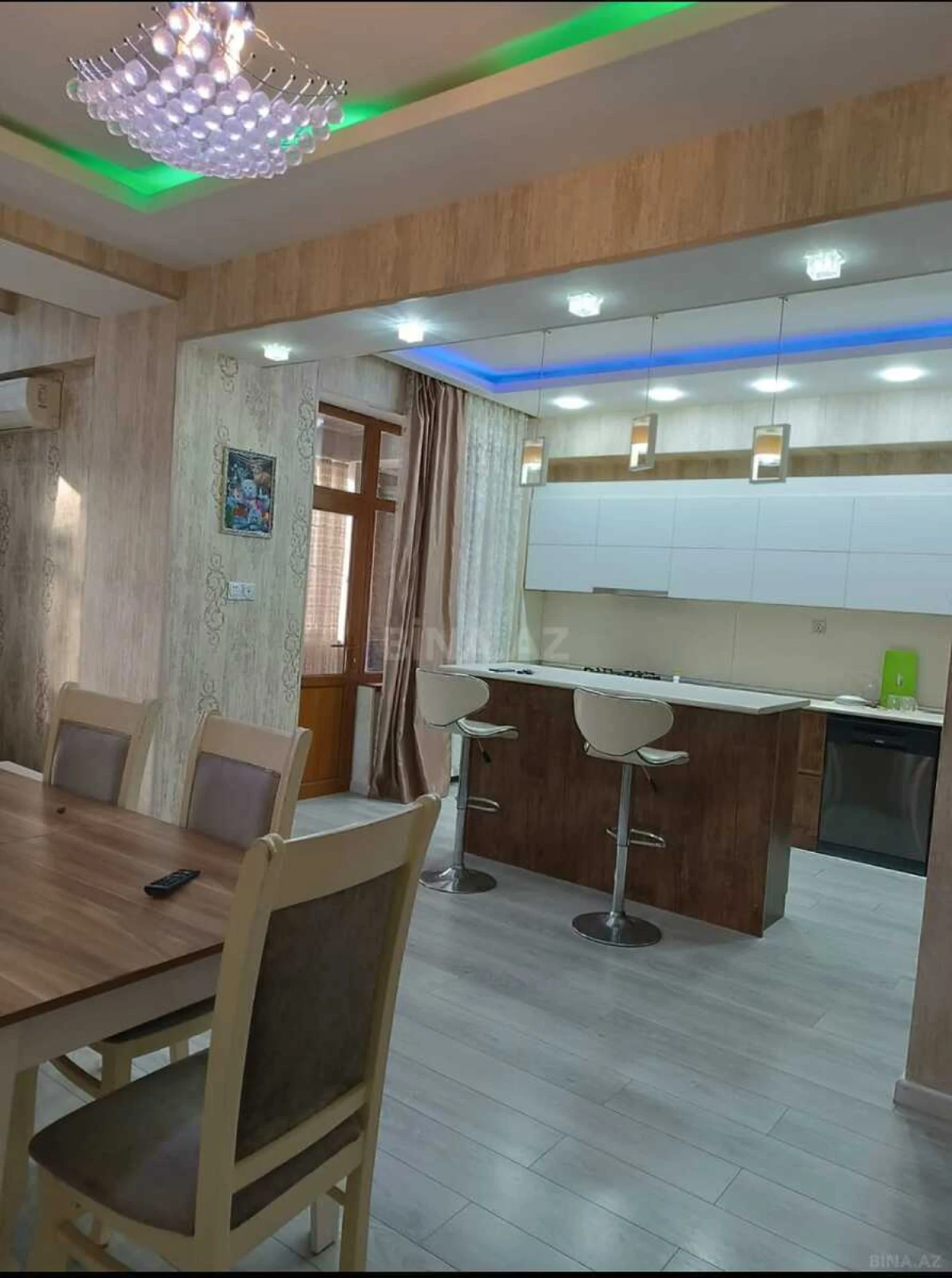 Kirayə verilir 3 otaqlı mənzil 110 m²