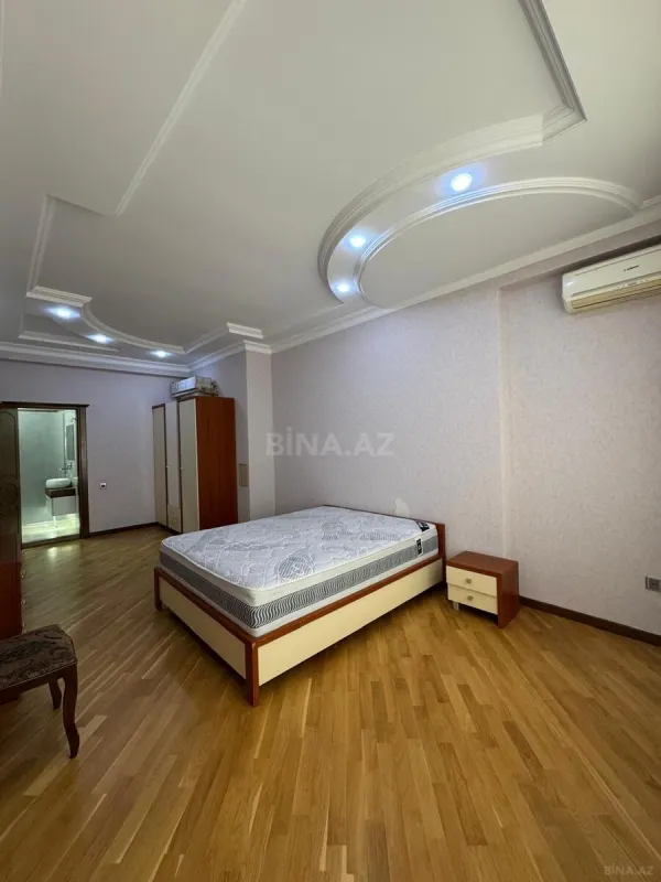 Satılır 4 otaqlı mənzil 220 m²