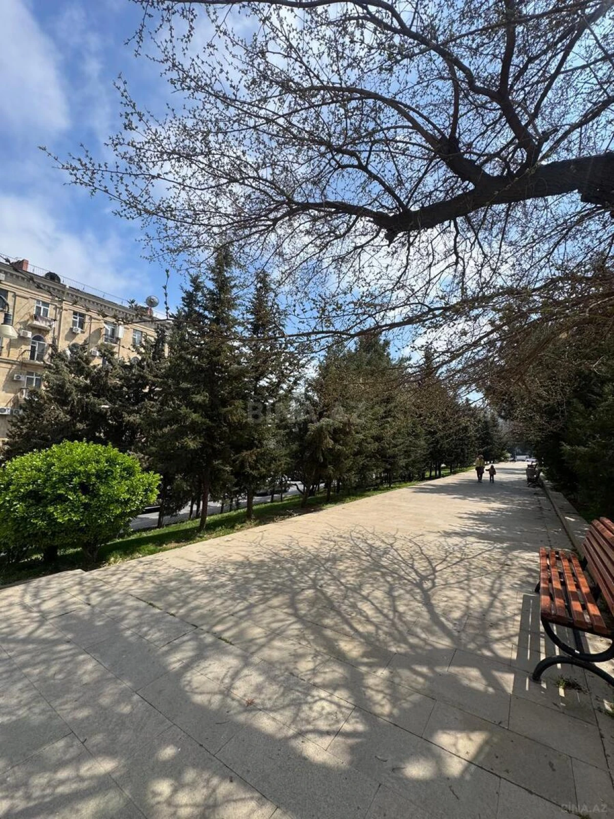 Satılır 4 otaqlı mənzil 220 m²