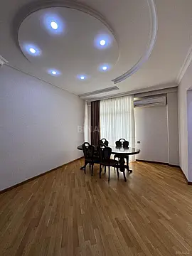 Satılır 4 otaqlı mənzil 220 m²