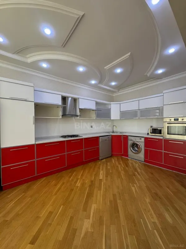 Satılır 4 otaqlı mənzil 220 m²