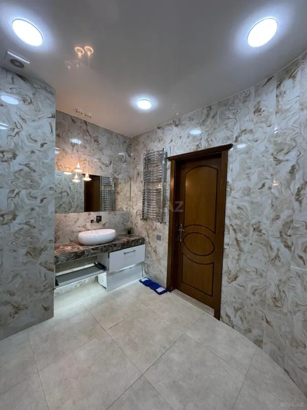 Satılır 4 otaqlı mənzil 220 m²